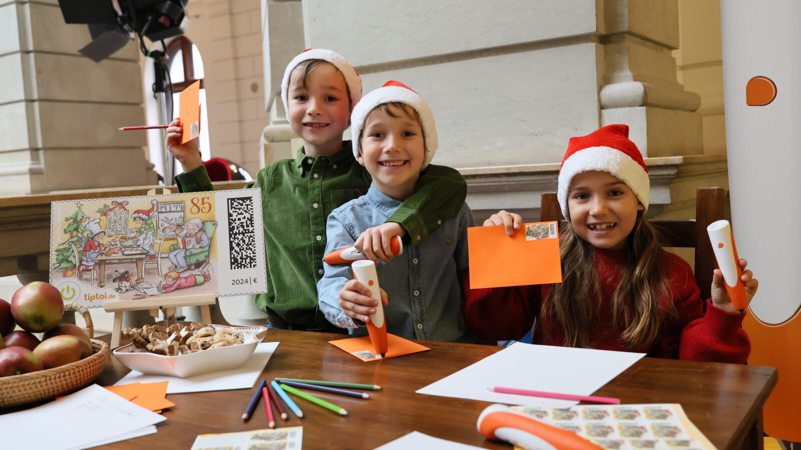 Premiere zu Weihnachten: Erste Briefmarke, die singt